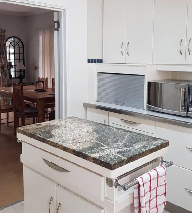 Tortuga - Peaceful Holiday Home with Loadshedding Backup - Image 12