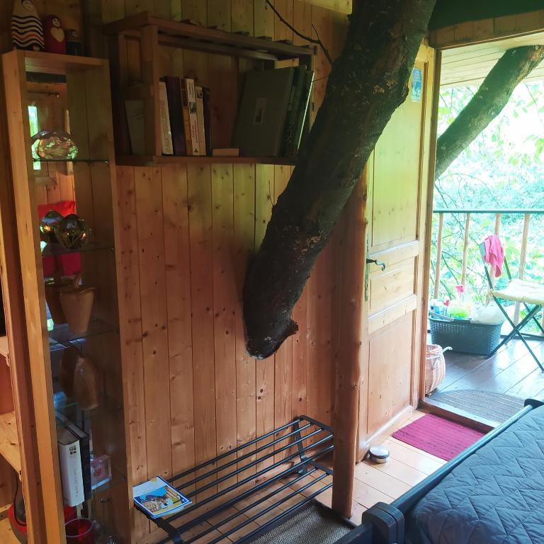Fotografie z fotogalerie ubytování CABANE CERISE DANS L'ARBRE Etapeboisee v destinaci Fumay