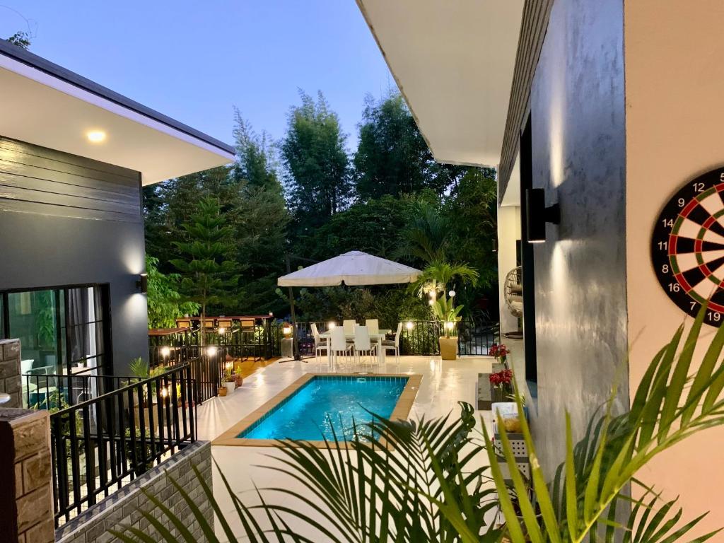 Πισίνα στο ή κοντά στο Bonnie Baan Private Pool Villa, Mae Rim