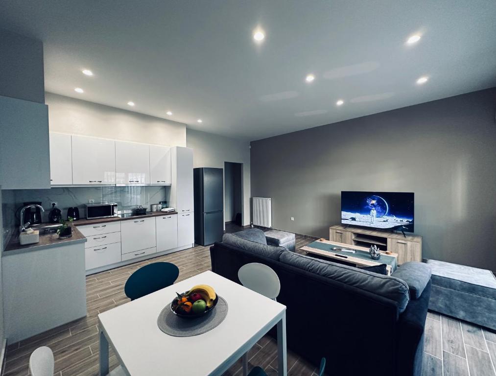 Kuchyňa alebo kuchynka v ubytovaní Hodos Luxury APT near ATH-Airport