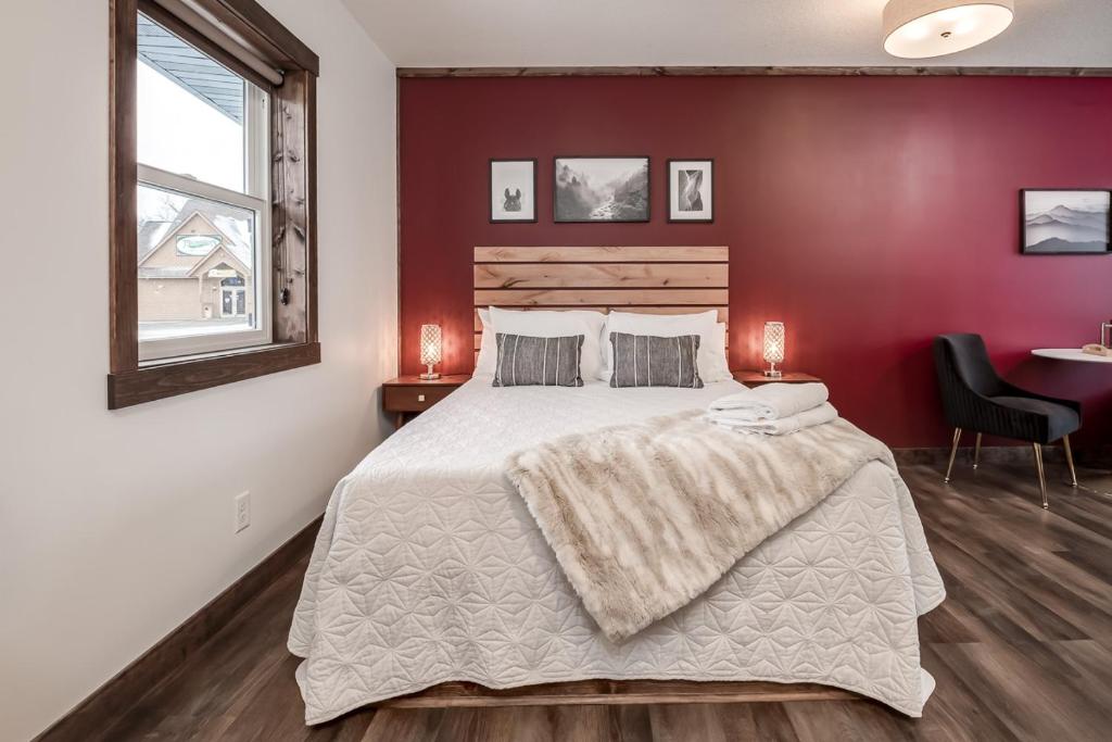 Boutique Hotel King, Queen & Kitchen Suites Easy Drive to Downtown - Queen-Suite
