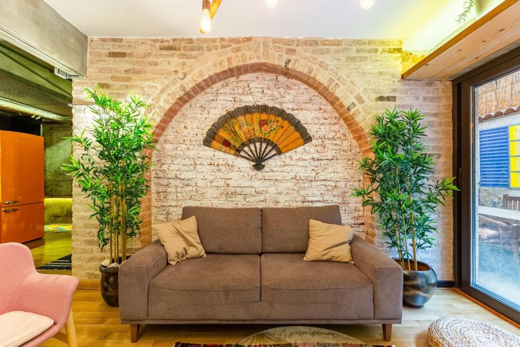 Apartment with Backyard in Nisantasi - Housity