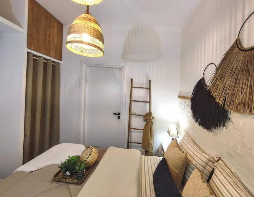 Postel nebo postele na pokoji v ubytování Old Town Luxe Suite W 100Mbps