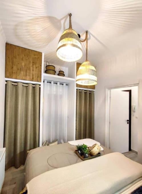 Postel nebo postele na pokoji v ubytování Old Town Luxe Suite W 100Mbps
