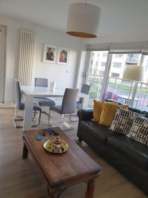 Aprt Stylish modern Pilton farm