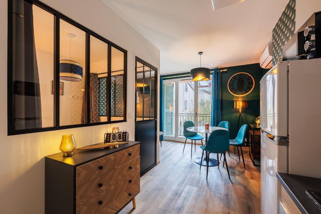 a kitchen and dining room with a table and chairs at Appartement Emeraude in Martigues