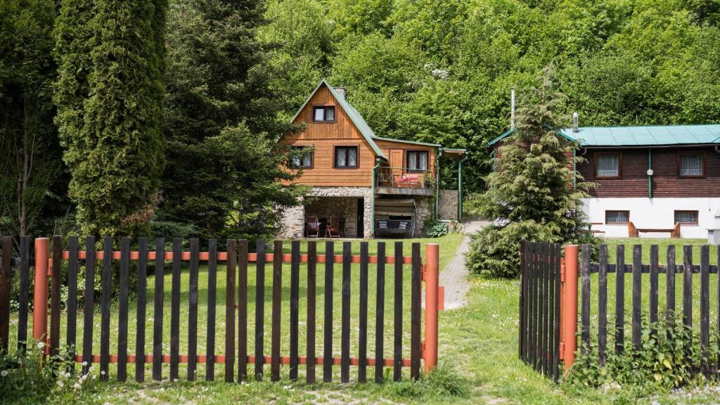 Vonkajšia záhrada v ubytovaní Chata Jánošík