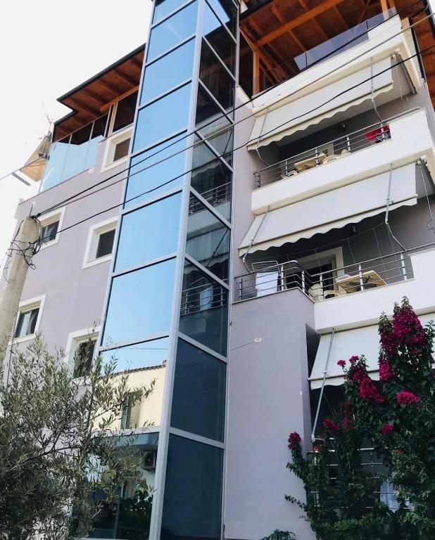 Dream Hotel - Image 12