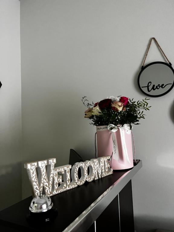Dream Hotel - Image 10