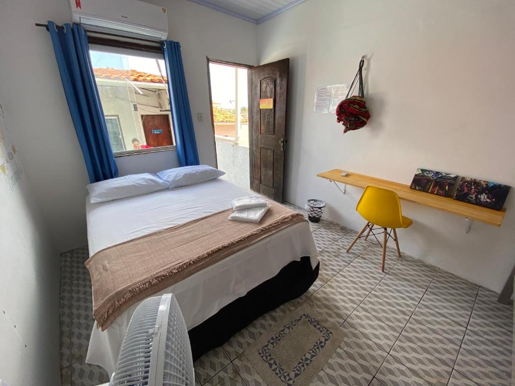 Postel nebo postele na pokoji v ubytování Casa Guarnicê Hostel