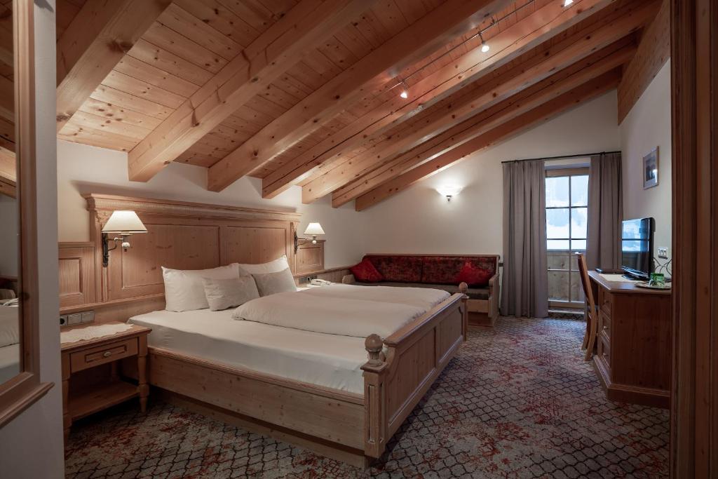 Postel nebo postele na pokoji v ubytování Hotel Glöckner und Hotel Residenz Glöckner