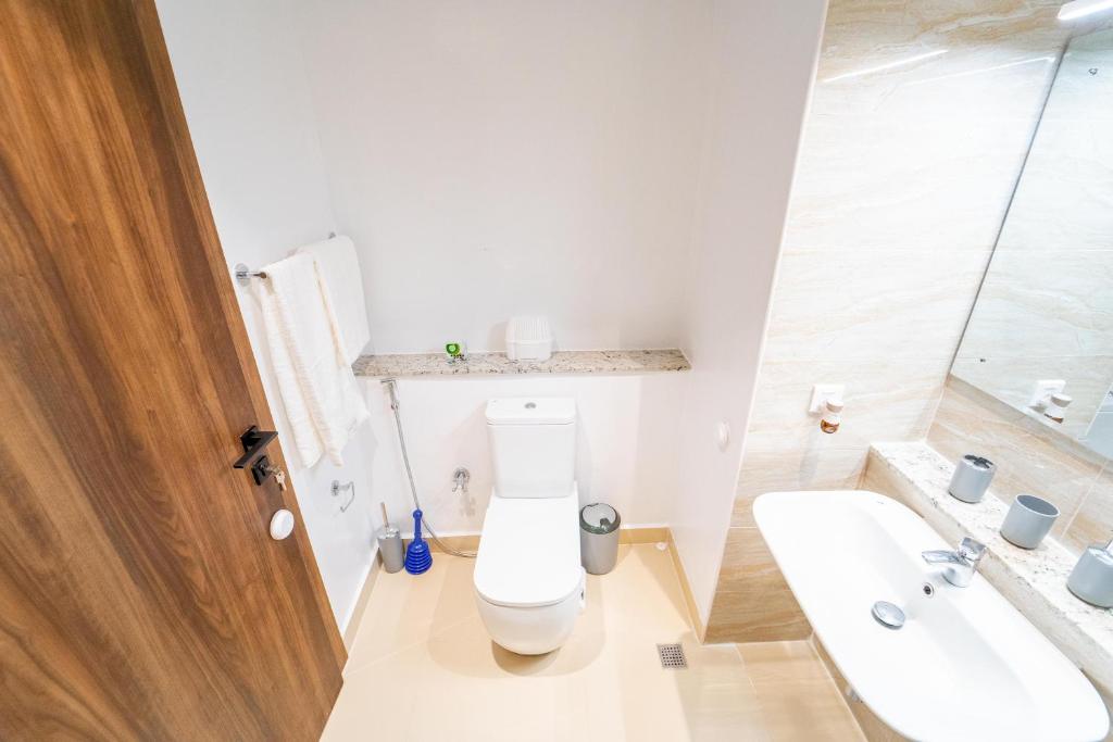 Koupelna v ubytování OCEANVIEW 2Bedroom SMARTHOME WITH POOL
