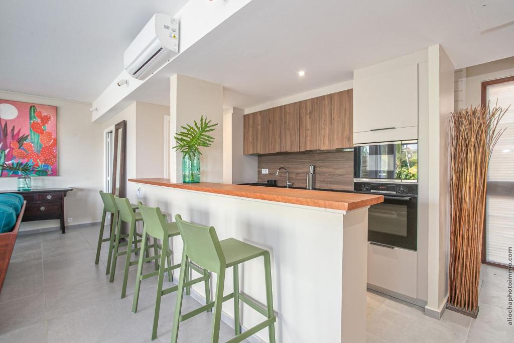 Kuchyň nebo kuchyňský kout v ubytování Villa Maorie 5 chambres avec piscine privée