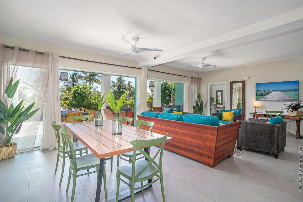 Posezení v ubytování Villa Maorie 5 chambres avec piscine privée