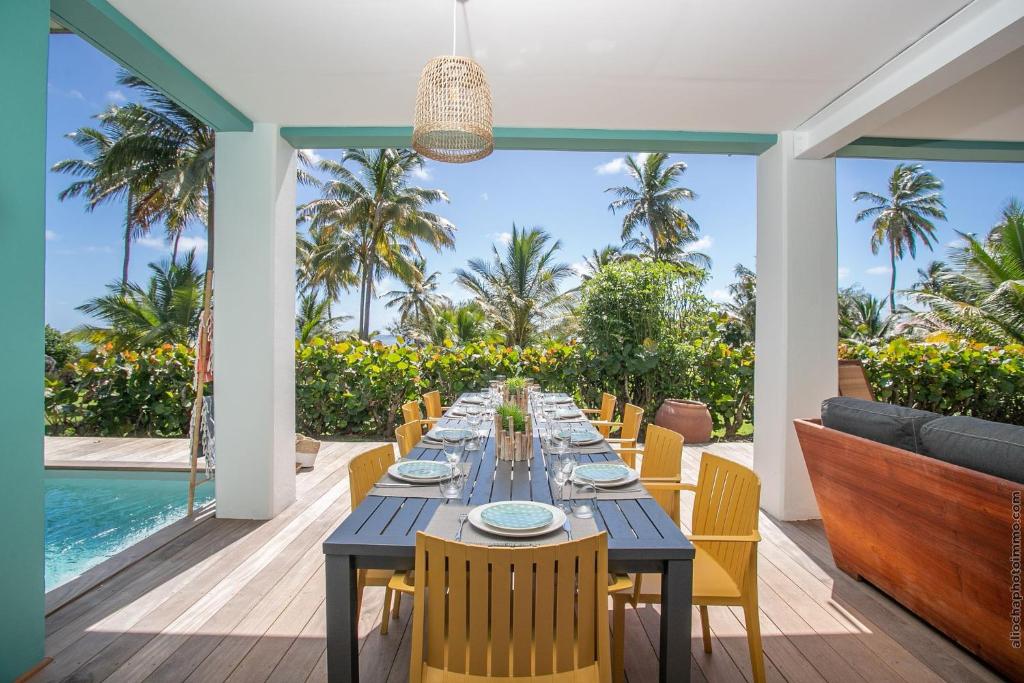 Bazén v ubytování Villa Maorie 5 chambres avec piscine privée nebo v jeho okolí