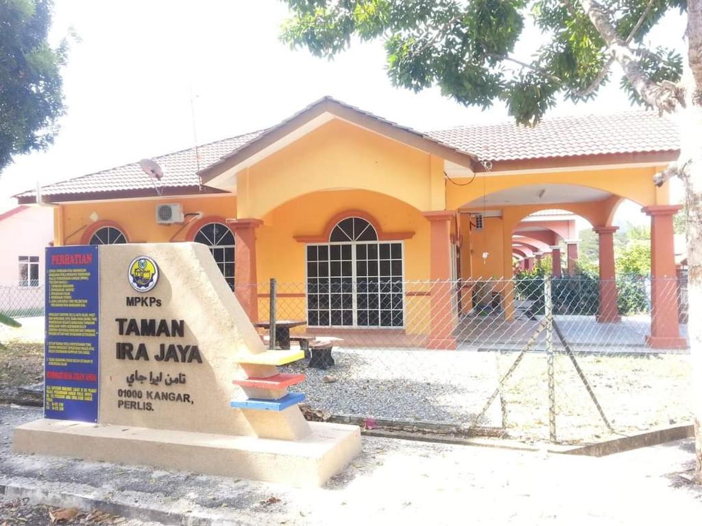 a house with a sign in front of it at Homestay Ira Jaya - 4 Unit Rumah in Kangar