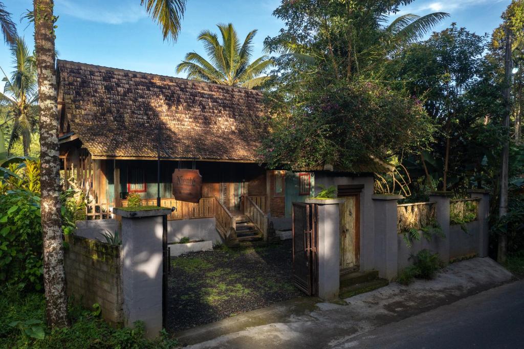 Zahrada ubytování Nienté Bali