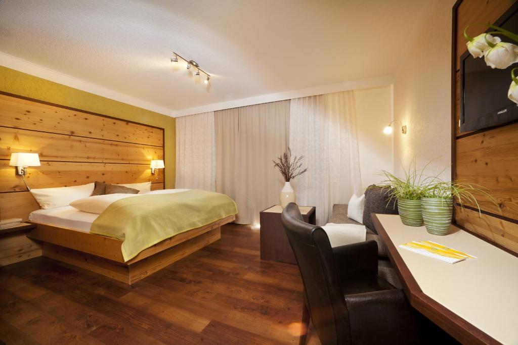Postel nebo postele na pokoji v ubytování Hotel Bergblick