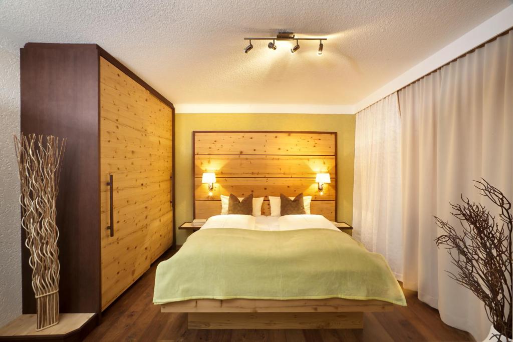 Postel nebo postele na pokoji v ubytování Hotel Bergblick