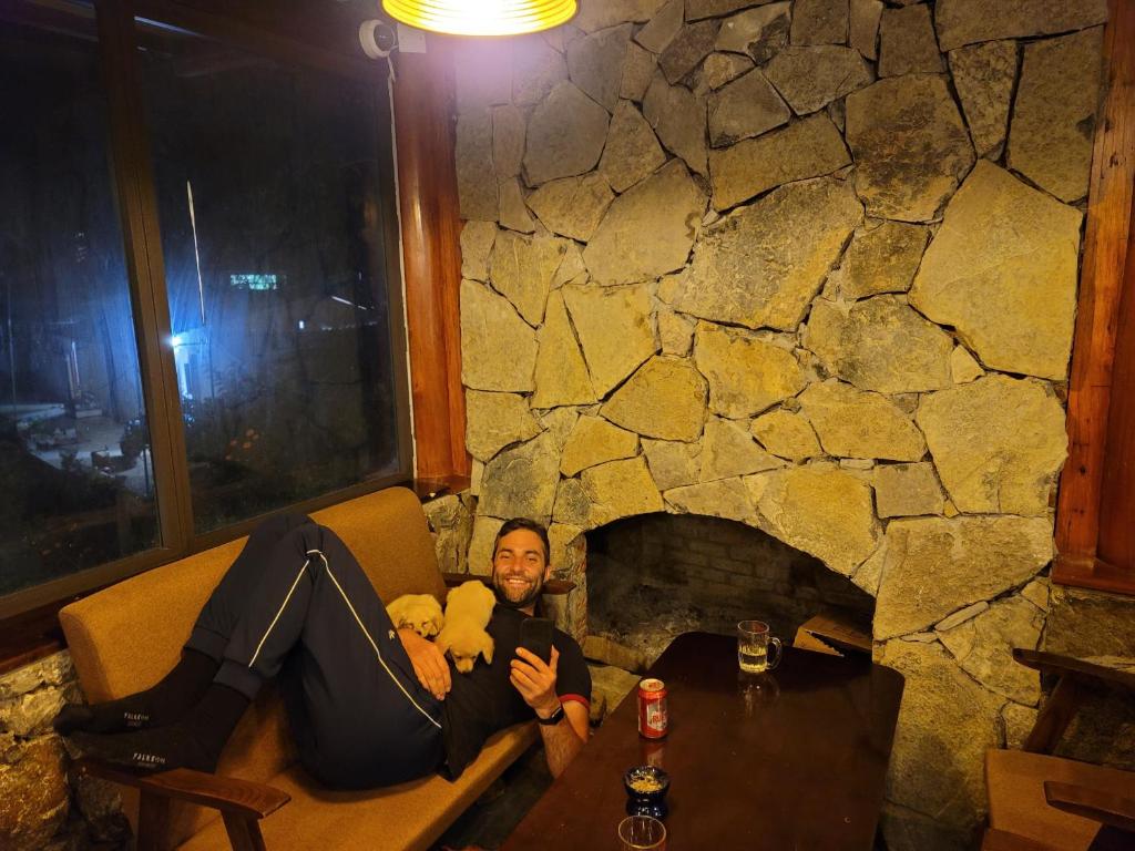 Posezení v ubytování DONG VAN CLIFFSIDE HOUSE