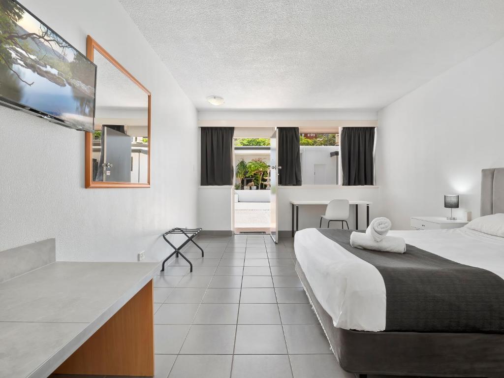 
Queen Room (Not Pet Friendly)
