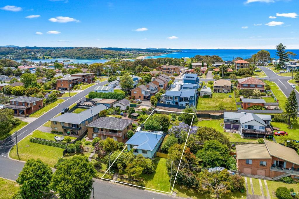 Pohľad z vtáčej perspektívy na ubytovanie 15 Clarke Street Narooma