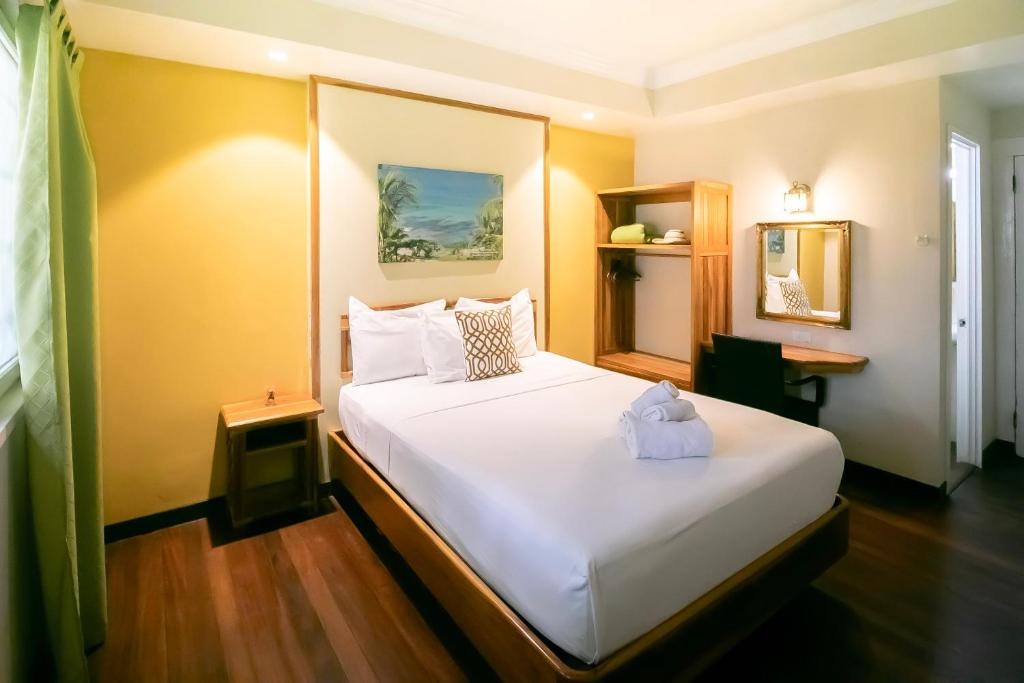 Llit o llits en una habitació de Gran Hotel Bahia