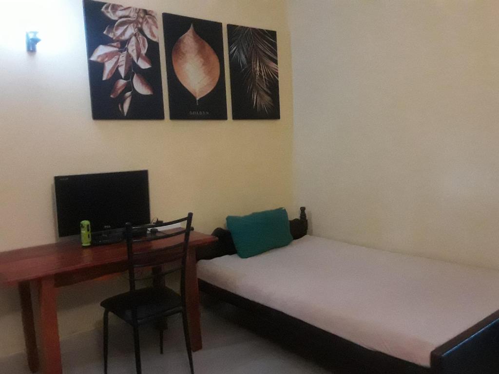 Postel nebo postele na pokoji v ubytování Hansika Guest Inn