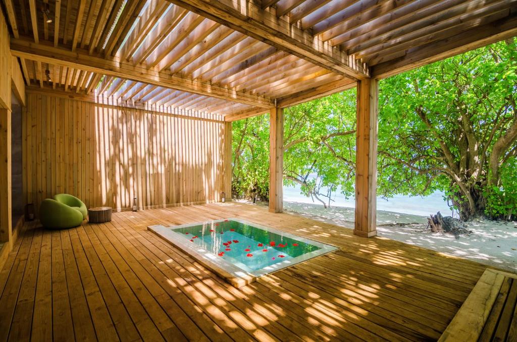 Bazén v ubytování Amilla Maldives nebo v jeho okolí