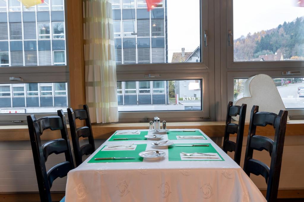 Restaurace v ubytování Hotel Linde - 24h Self Check-in