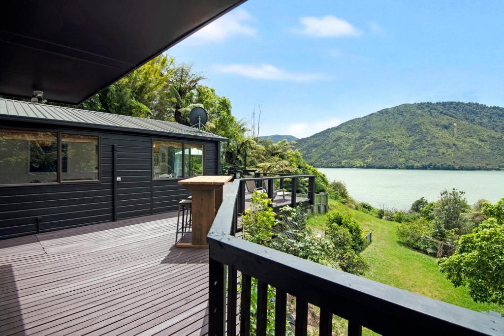 Thirsty Weta Belvue Havelock Holiday Home, Picton (updated prices 2024)
