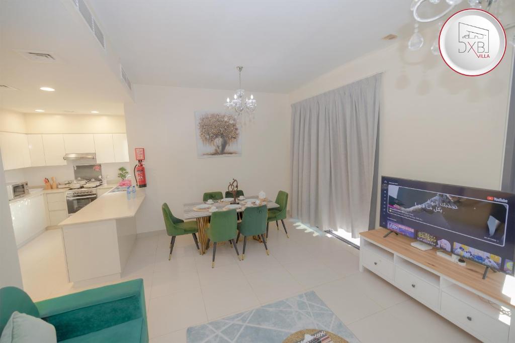 TV a/nebo společenská místnost v ubytování 5 bedroom Villa - Dubai Hills