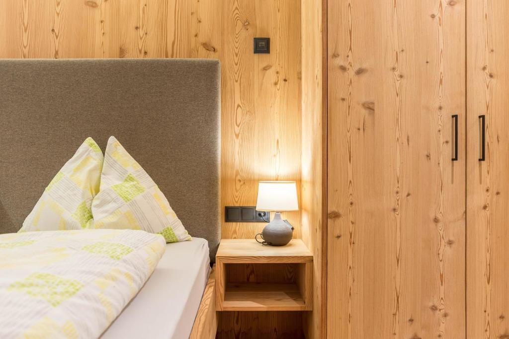 Postel nebo postele na pokoji v ubytování Guntschöllerhof Hochwart
