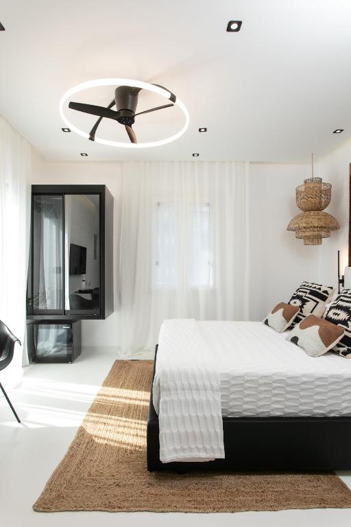 Postel nebo postele na pokoji v ubytování Eden Beachfront Residences & Suites