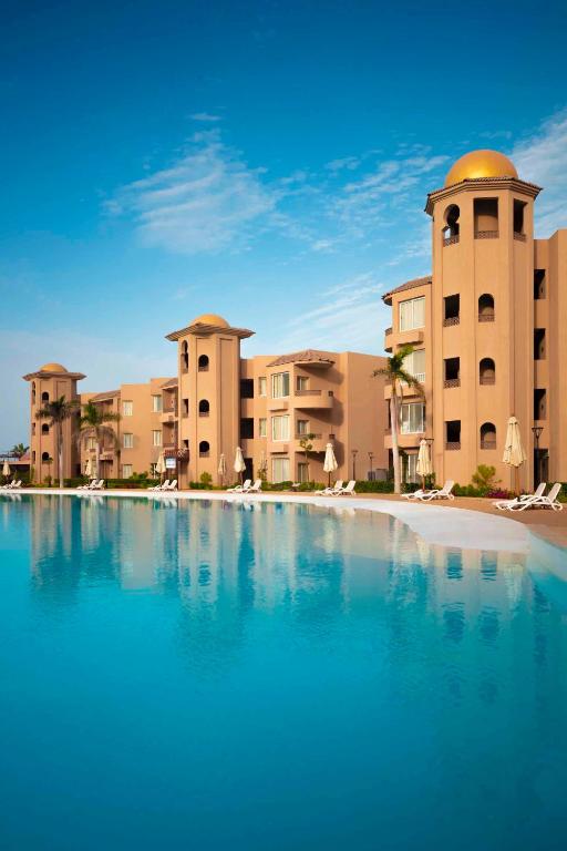 Bazén v ubytování Marom Port Said Resort & Beach nebo v jeho okolí