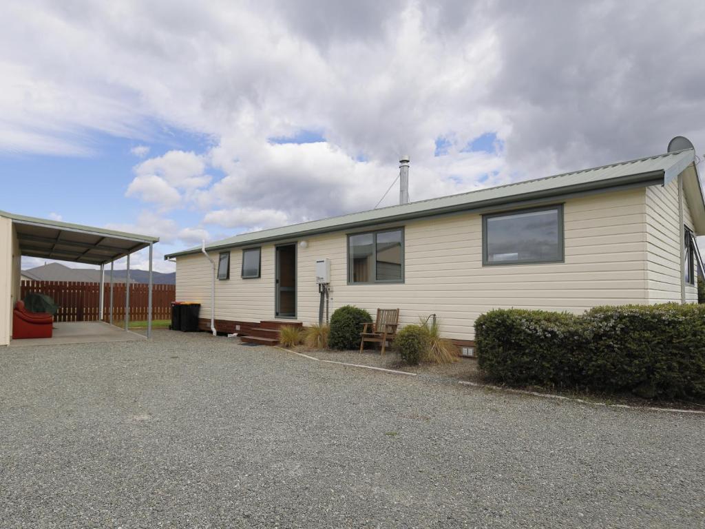 Bach on Speight - Te Anau Holiday Home - Housity