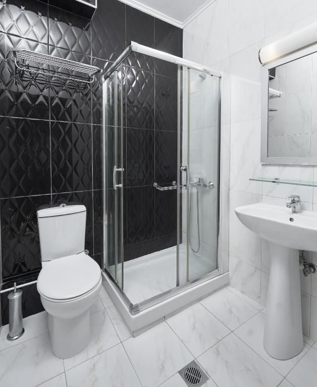 A bathroom at Mediterranean Resort
