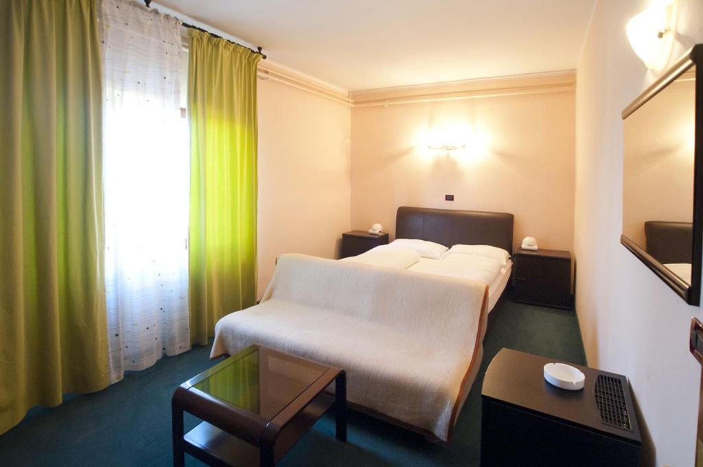 Postel nebo postele na pokoji v ubytování Hotel Zephyr - Plovanija