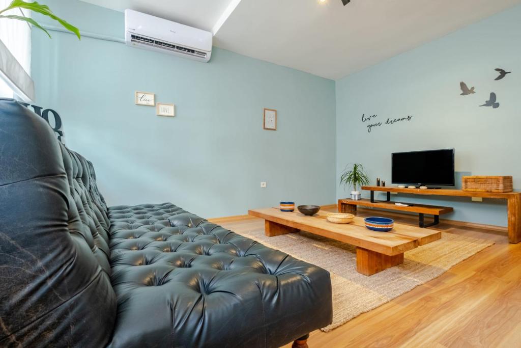 TV a/nebo společenská místnost v ubytování Colorful Flat in Beyoglu with Excellent Location