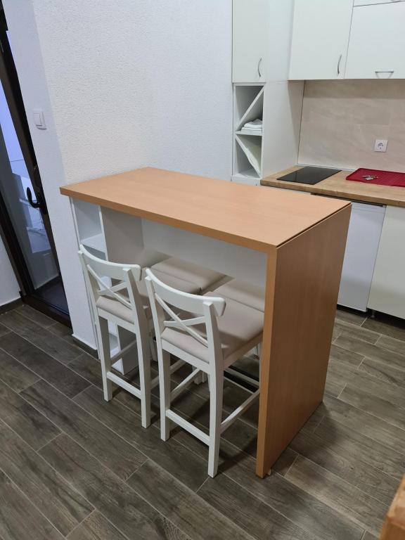 Kuchyň nebo kuchyňský kout v ubytování MONTEKARLO NA DRINI