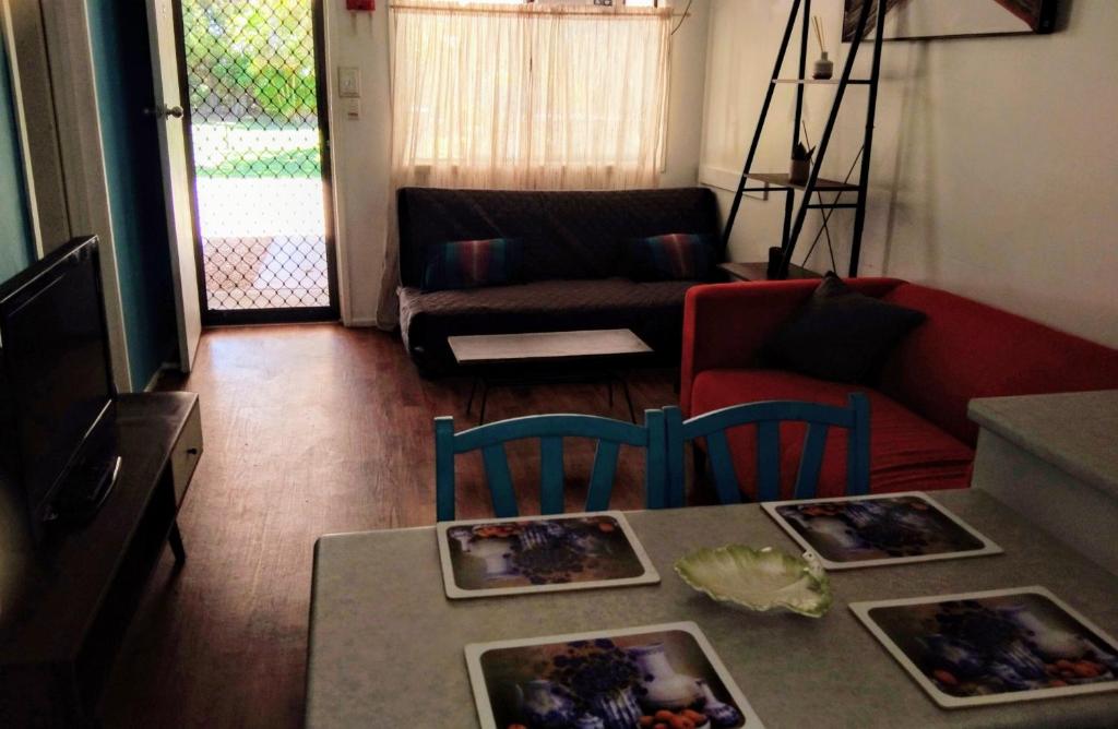 Posezení v ubytování Bargara Beach Motor Inn budget accommodation pet friendly on application