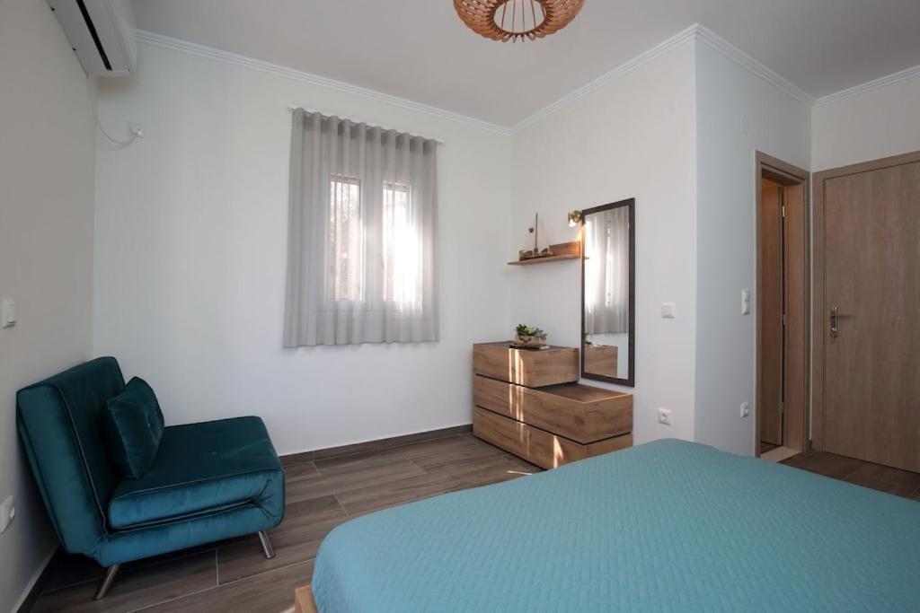 Posteľ alebo postele v izbe v ubytovaní Villa Melias, luxurious villa with superb view of the islands, 400 m from the sea