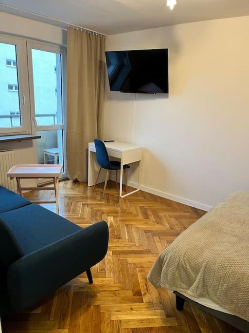 Televízia a/alebo spoločenská miestnosť v ubytovaní OhMyHome - Chmielna