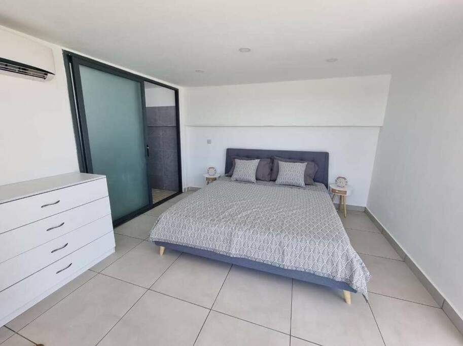 Postel nebo postele na pokoji v ubytování Penthouse vue sur mer 200m2