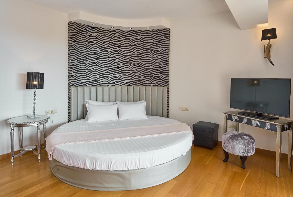 Mediterranean Princess- Adults Only - 15