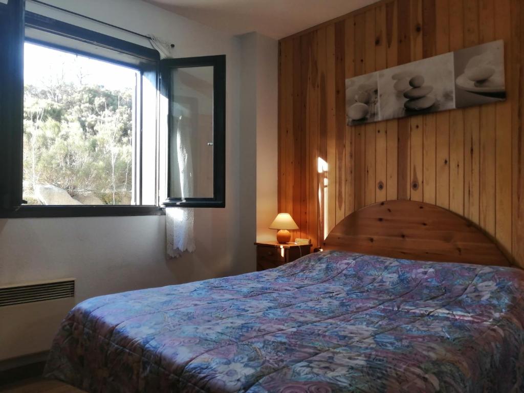 Postel nebo postele na pokoji v ubytování Apartamento Besiberri 3 situado en una planta baja y con terraza