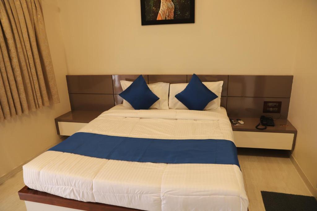 Raaj Resort - Deluxe Double Room With Shower