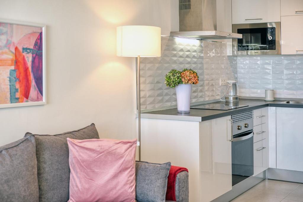 Kuchyň nebo kuchyňský kout v ubytování The Ocean View Senator modern apartment