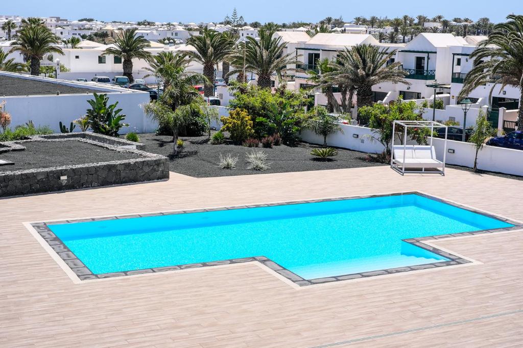Bazén v ubytování The Ocean View Senator modern apartment nebo v jeho okolí