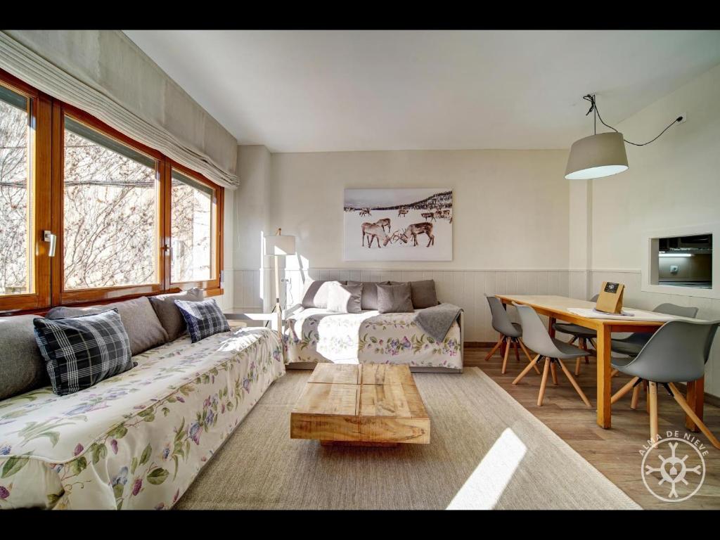a living room with a couch and a table at MALADETA de Alma de Nieve in Baqueira-Beret